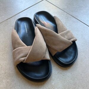 Banana Republic LEATHER KNOT SLIDE SANDAL